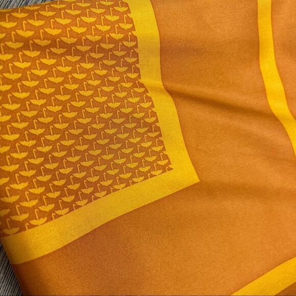 Vineyard Vines Silk Square Umbrella Print Yellow Scarf 35x35 - Picture 12 of 13